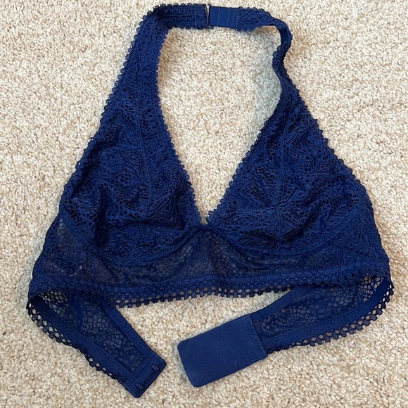 Victoria’s Secret Blue Lace Halter Bralette - Picture 2 of 5